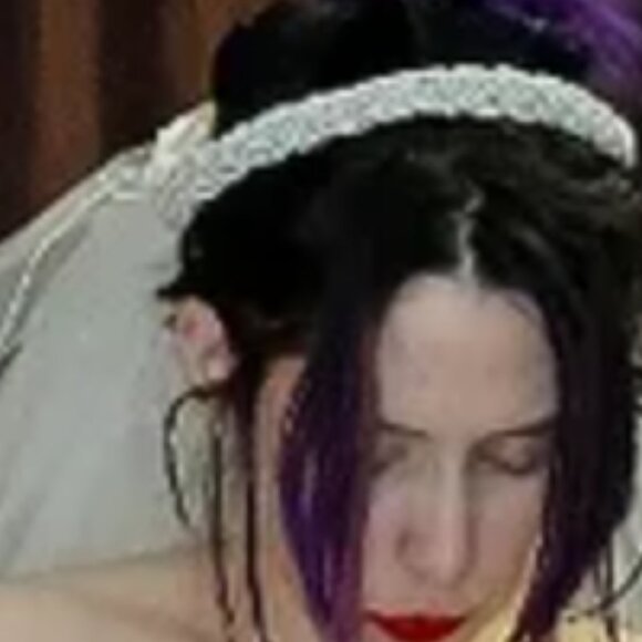 Elegant White Bridal Bride Wedding Veil with Floral Accents - Picture 10 of 10